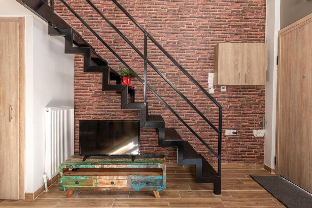 Industrial Loft Near Seaside W 200Mbps Apartment Thessaloniki Exterior photo